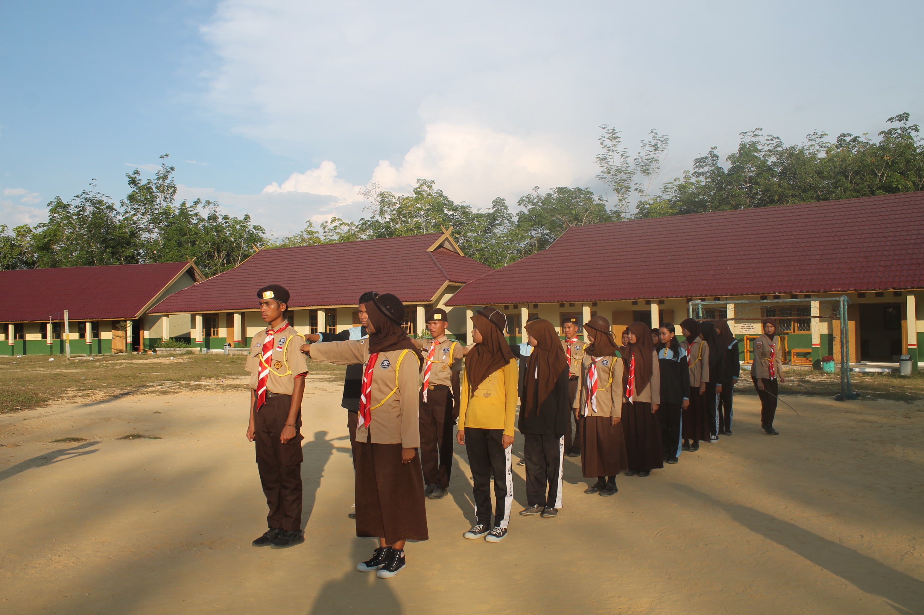 Kegiatan pelatihan yang dilakukan oleh anak-anak pada sore hari setelah sepulang sekolah